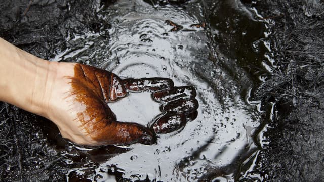 Ketika Dunia Bergetar: Mengapa Gejolak Timur Tengah Membuat Harga Minyak Melonjak dan Apa yang Bisa Kita Pelajari