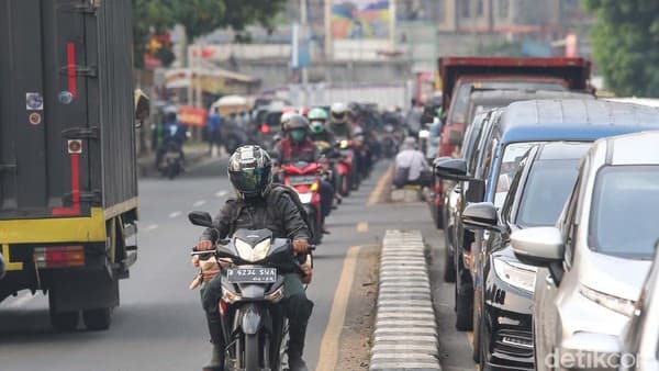 Ketika Nyawa Jadi Taruhan: Mengurai Fenomena Pengendara Motor yang 'Nekat' di Jalur Tol