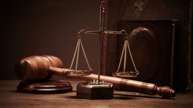 Ketika Hukum Berjalan di Atas Jalan Berliku: Menyusuri Labirin Penegakan Keadilan di Abad Digital