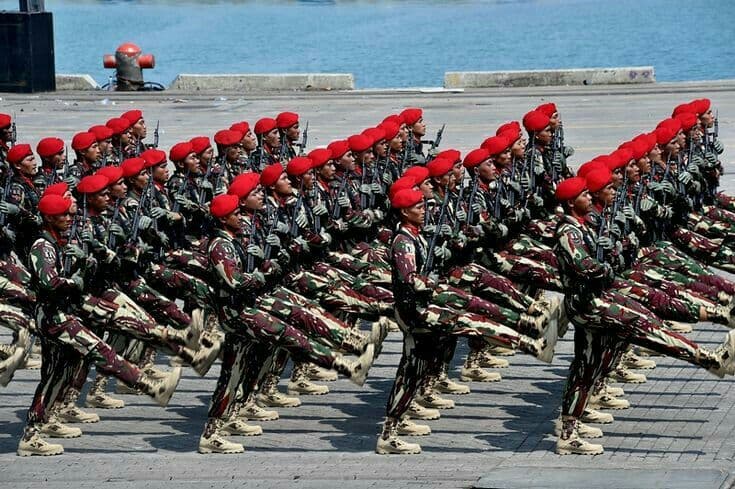 Benteng Pertahanan di Dunia Tanpa Batas: Bagaimana Militer Menghadapi Realitas Baru Abad 21?