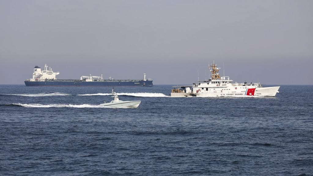 Selat Hormuz Berubah Jadi 'Pos Bayar': Analisis Dampak Kebijakan Tol Iran Terhadap Perekonomian Global