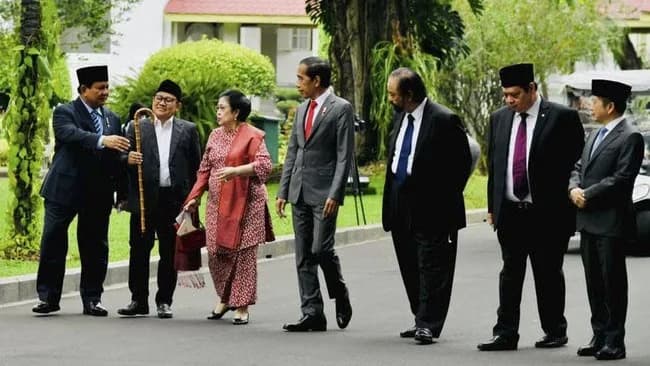 Koalisi Gemuk, Oposisi Kurus: Drama Politik Indonesia yang Bikin Kita Cuma Bisa Nonton Sambil Ngopi