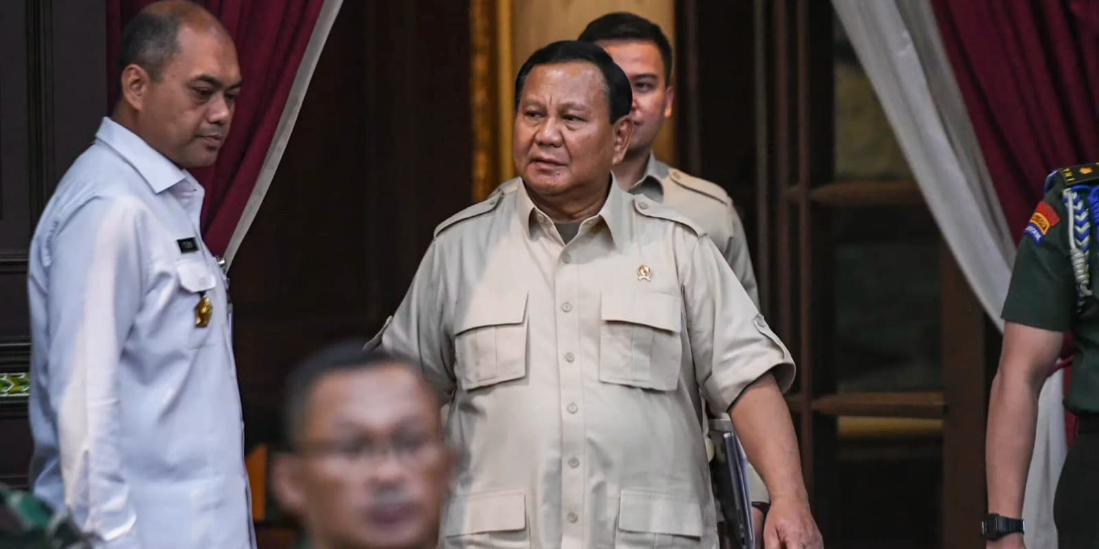 Ketika Partai Politik Jadi Satu Keluarga Besar: Komedi di Balik Kartel Kekuasaan