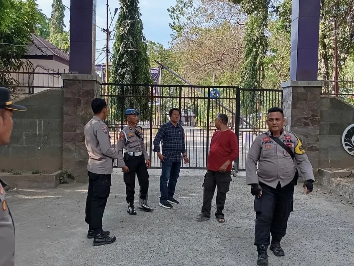 Ketika Bapak Ojol dan Mahasiswa Bertemu di Jalan yang Sama: Sebuah Drama Komedi Sosiologis yang Sebenarnya Tidak Lucu